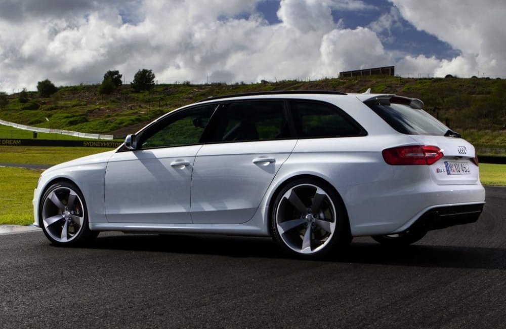 Audi_RS4_-Avant_231.jpg.20d2b25b8b93d7580a6280282388682a.jpg