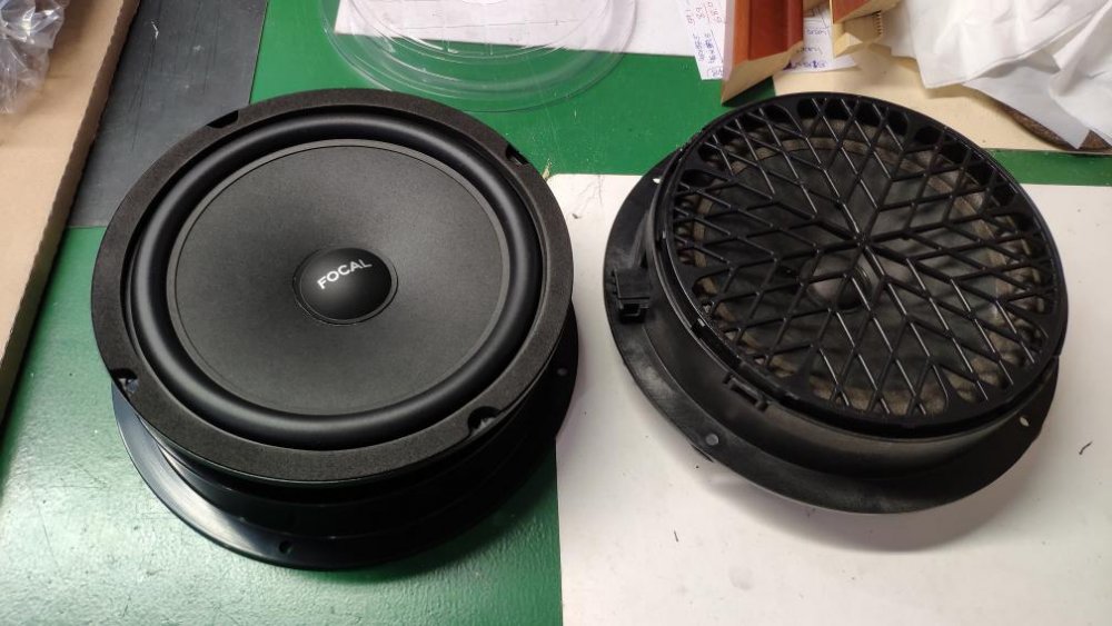 Subwoofer Autoamplificado en SoloCarAudio - SoloCarAudio