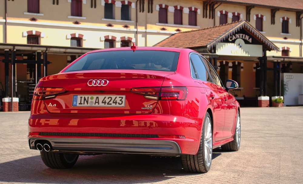 1280px-2015_Audi_A4_B9_3.0_TDI_quattro_V6_200_kW_S_line_Tangorot_Heckansicht.jpg